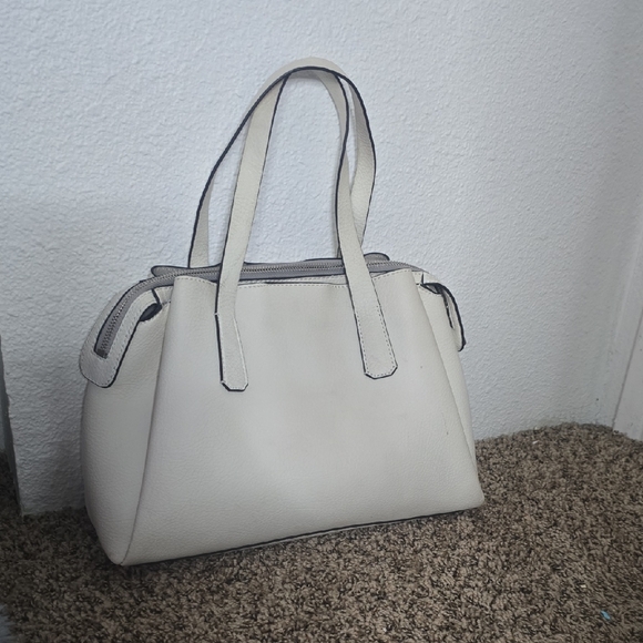 Guess White Leather Shoulder Bag W/ Colorful Tassel Bag Charms (FAIR/GOOD) ✨️ - Picture 16 of 16